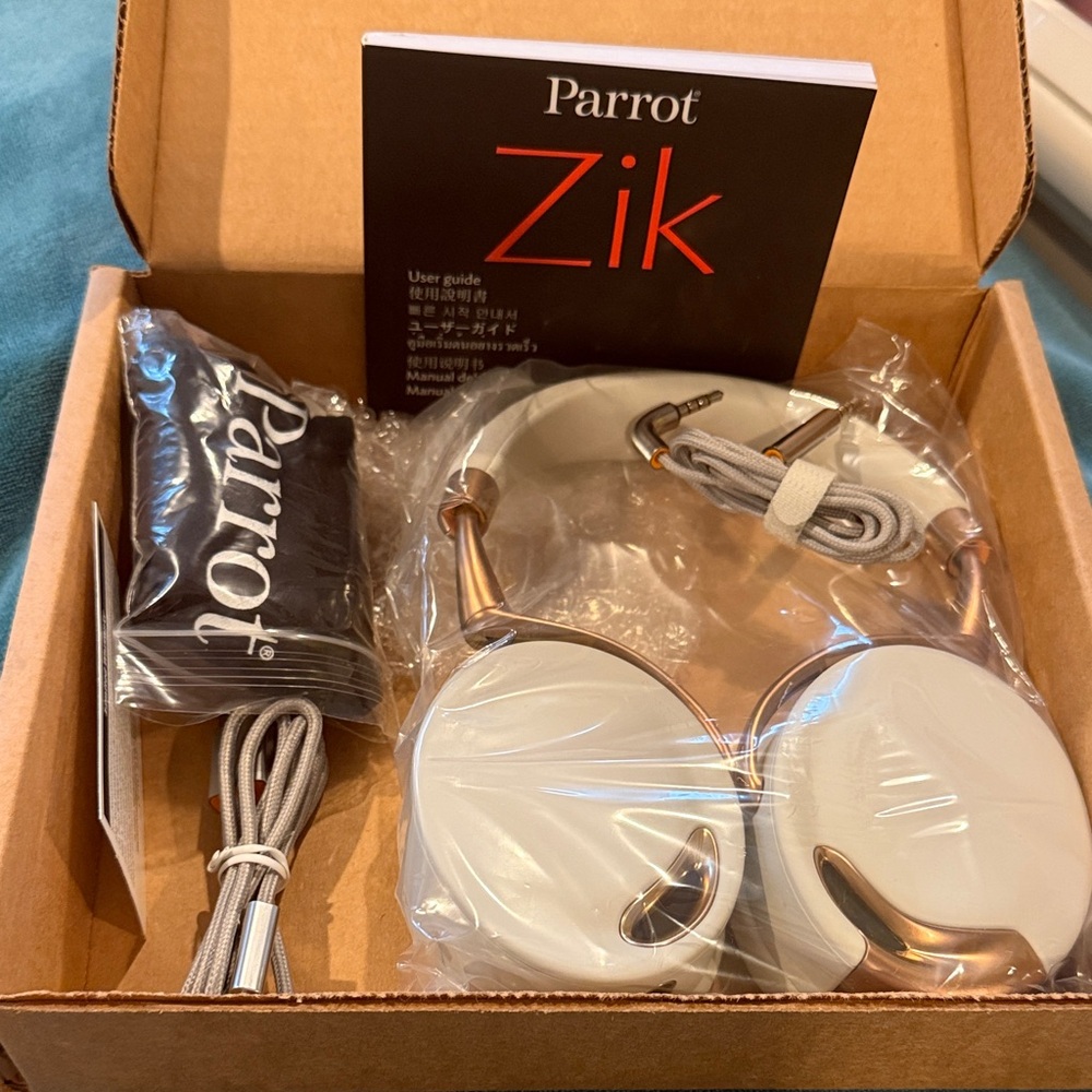 Parrot Zik Headphones in White and Rose Gold